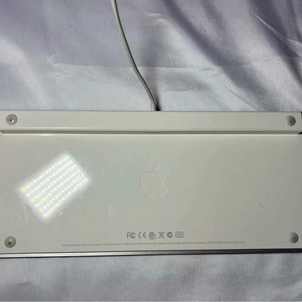 Apple A1243 Wired Keyboard White Slim USB Full Size‎